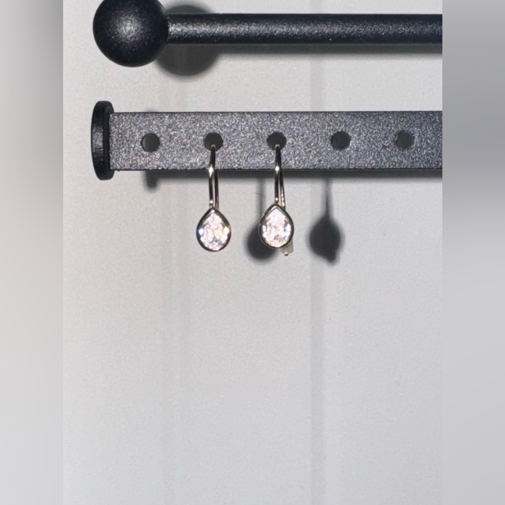 EUC Francesca's Gold Teardrop Earrings